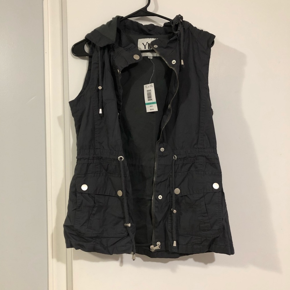Women’s vest.